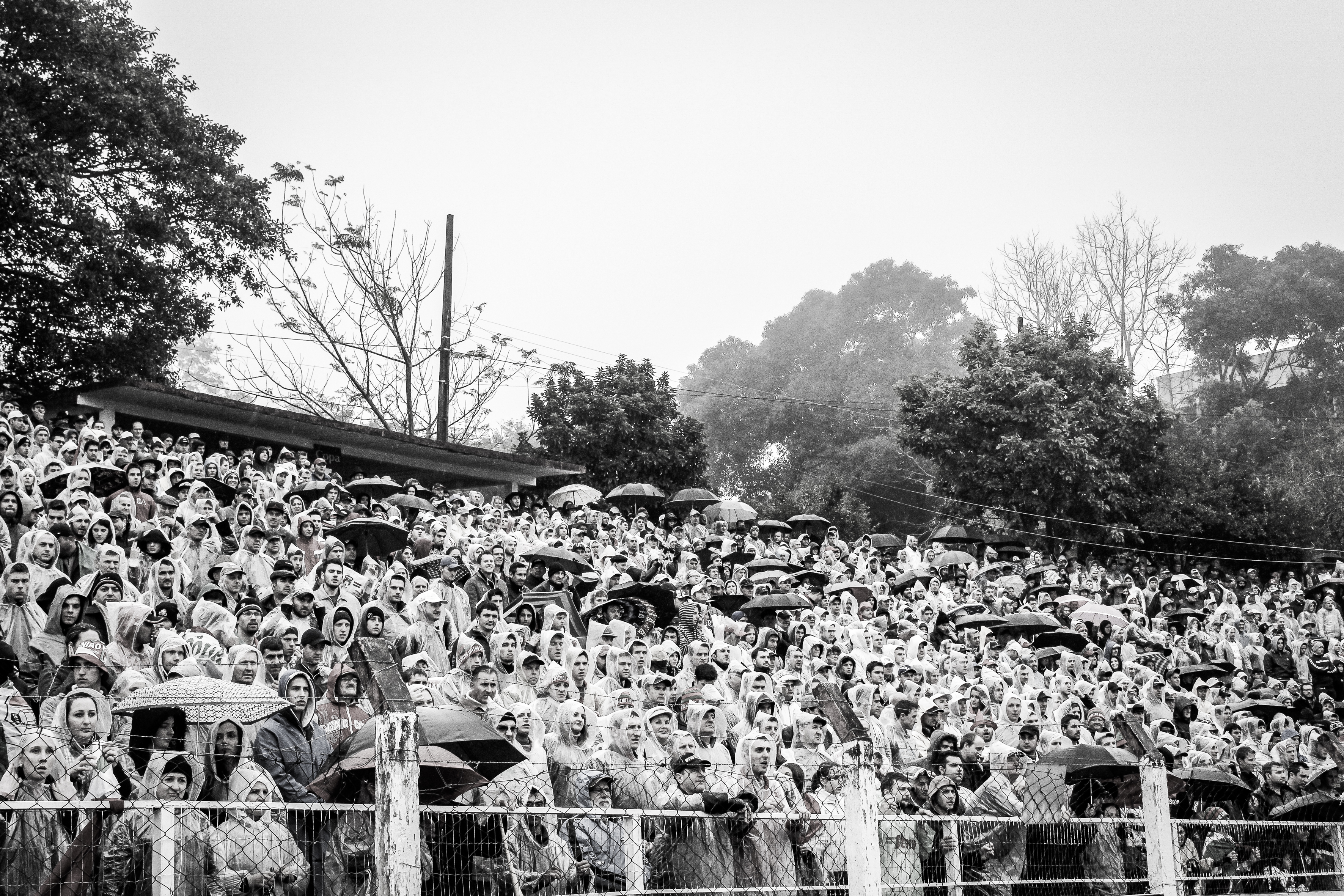 Torcida do União Frederiquense compareceu ao estádio mesmo com chuva e frio. Na ocasião, o empate deu ao avenida o acesso à primeira divisão do estadual. 
